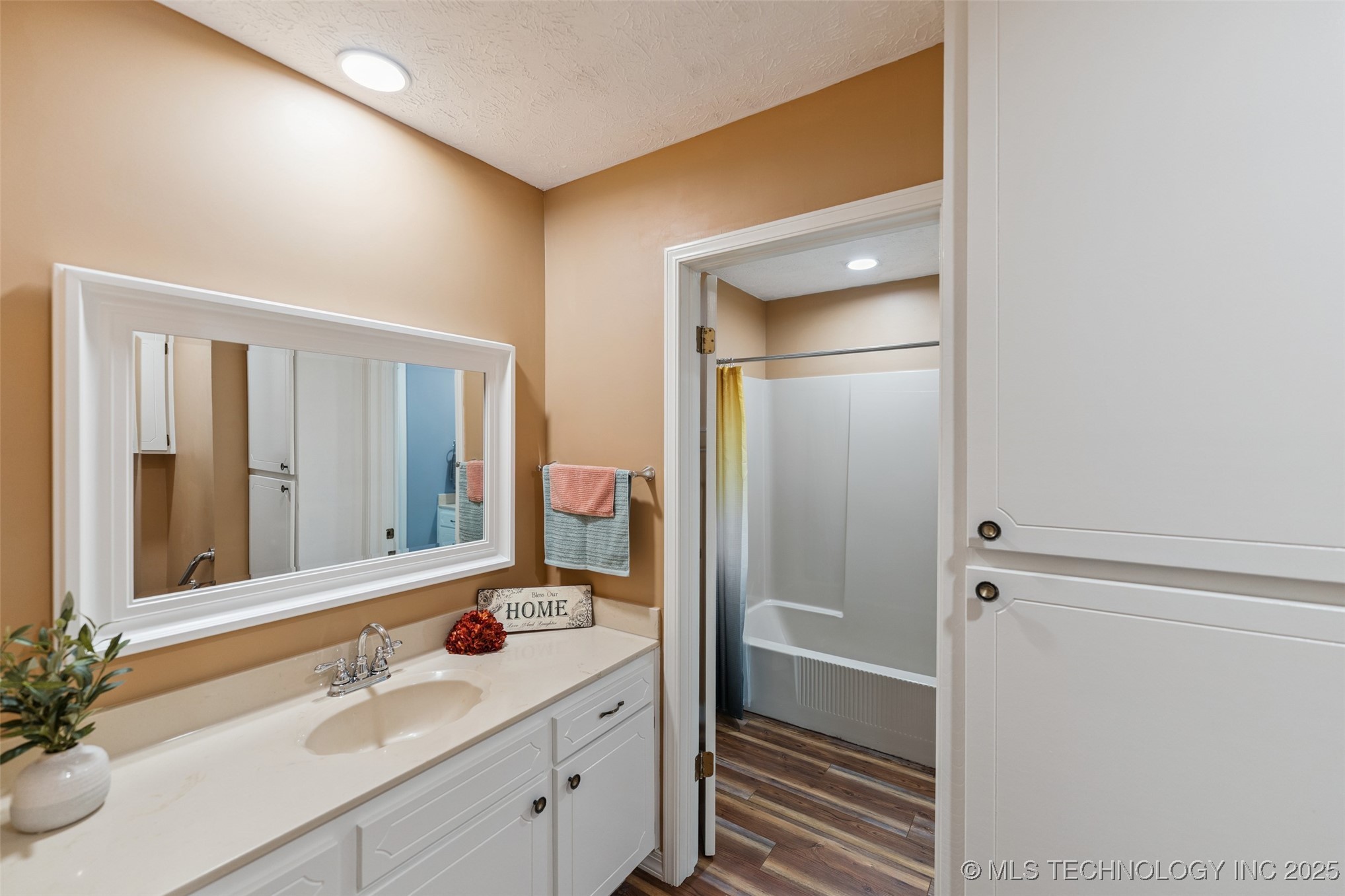 1516 Merlin Circle