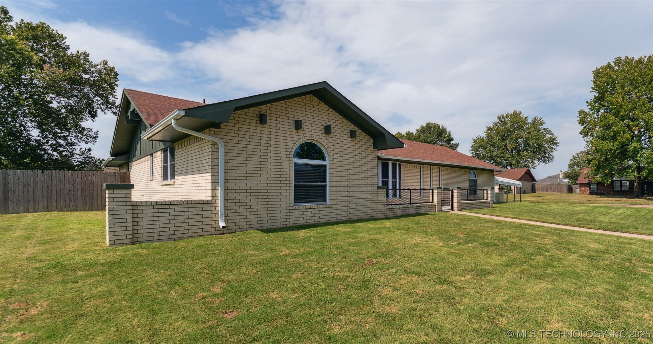 1516 Merlin Circle