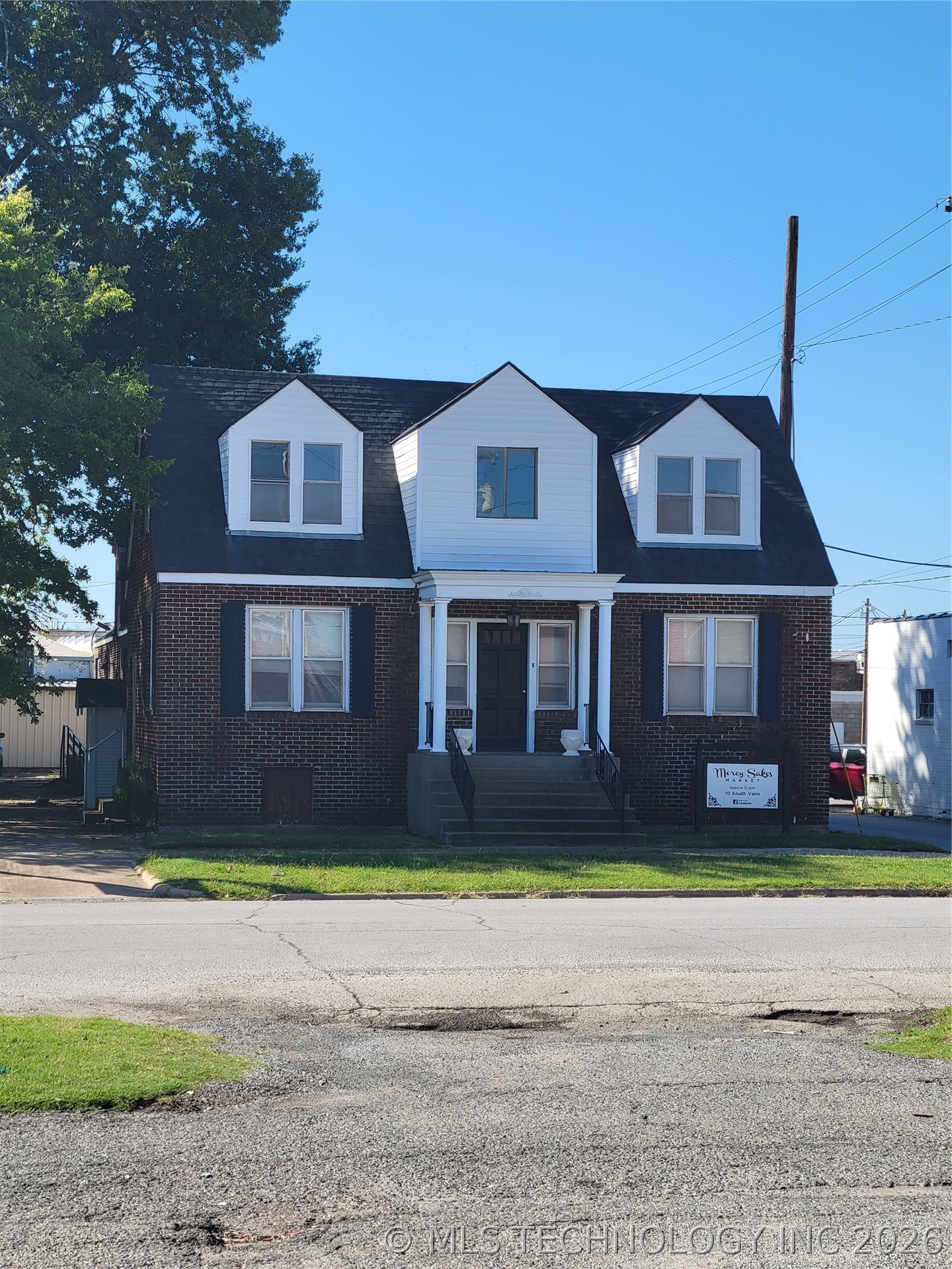 10 S Vann Street