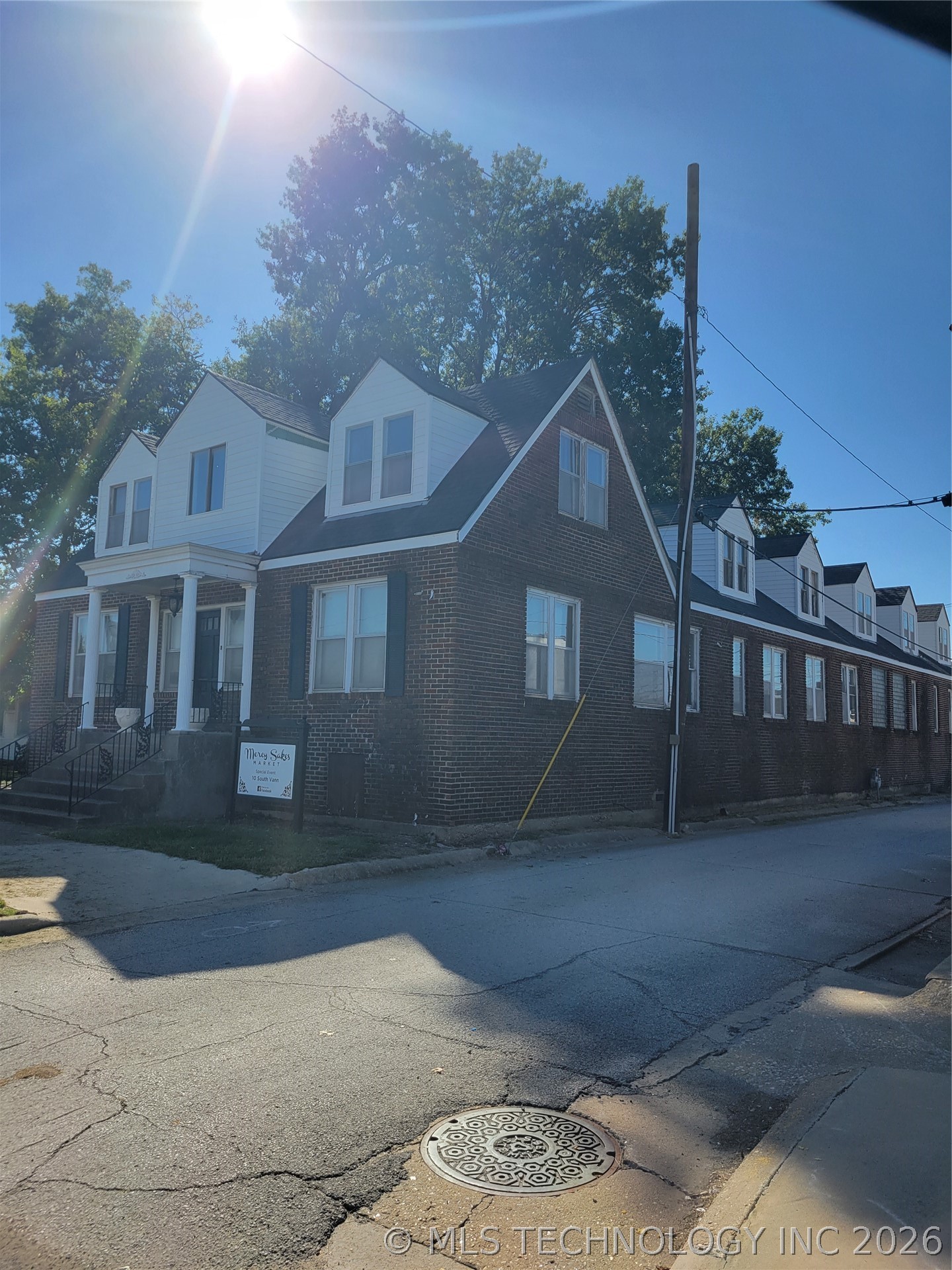 10 S Vann Street