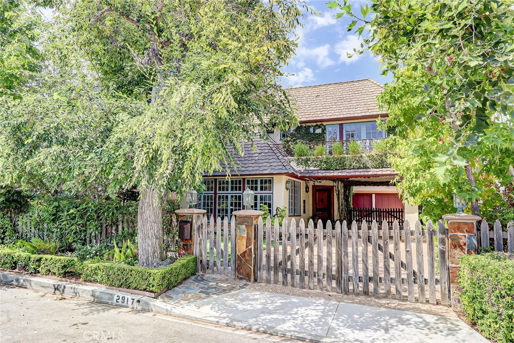 2917 N Poinsettia Avenue