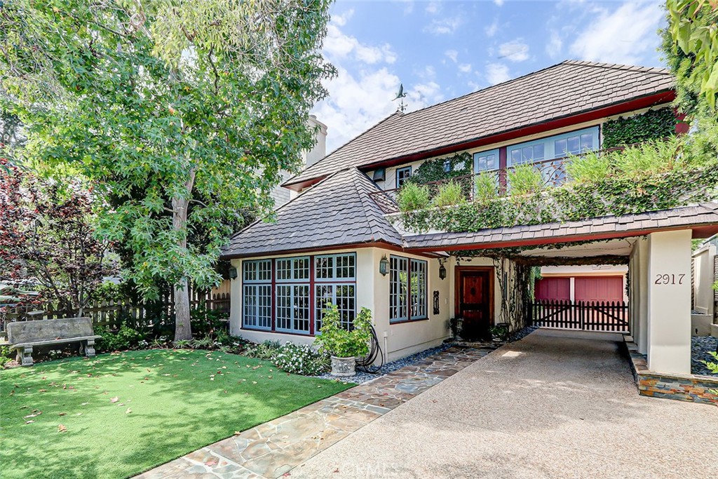 2917 N Poinsettia Avenue