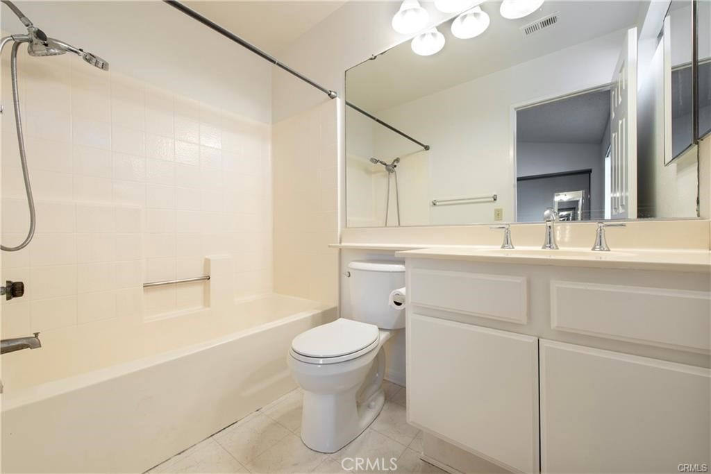 2800 Plaza Del Amo 46