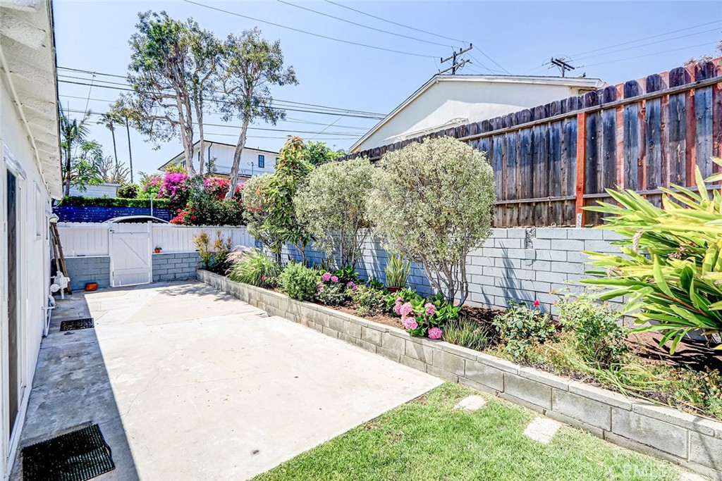 708 S Redondo Avenue