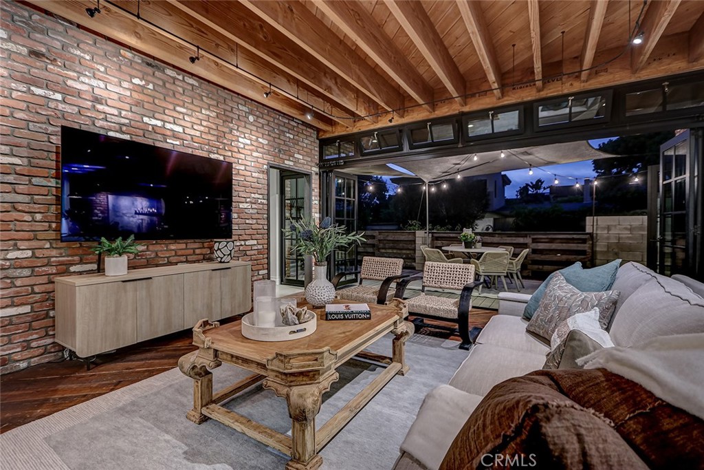 3208 Agnes Road