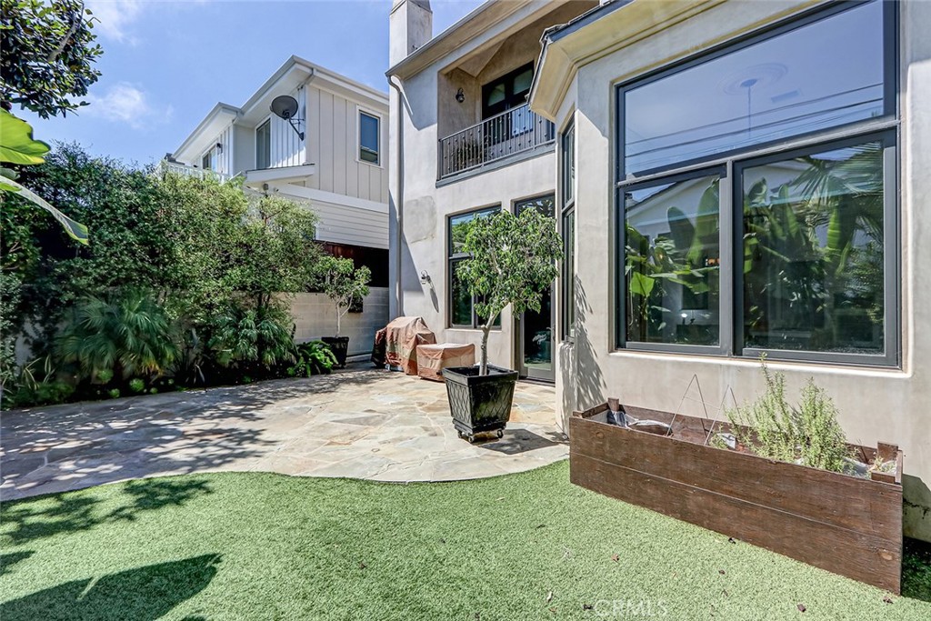 3404 N Poinsettia Avenue