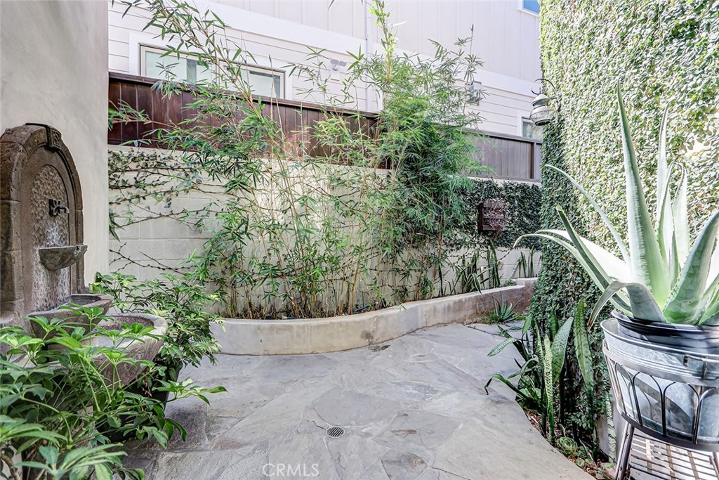 3404 N Poinsettia Avenue