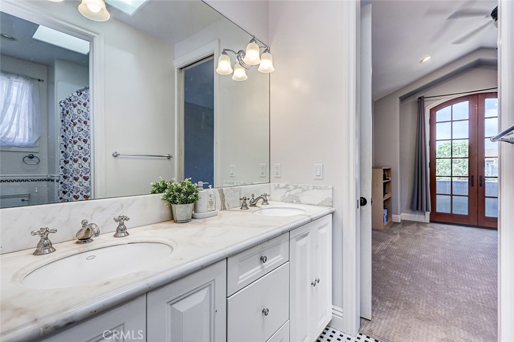 3404 N Poinsettia Avenue