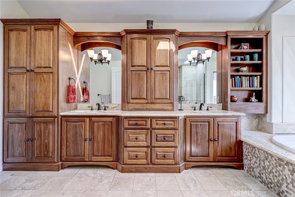 3404 N Poinsettia Avenue