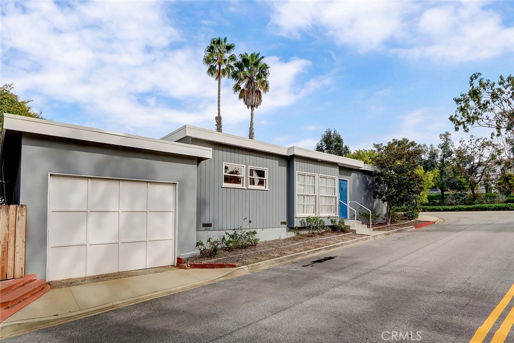 2918 Walnut Avenue