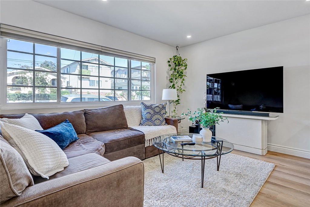 875 W 1st Street