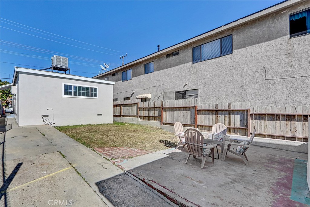 875 W 1st Street