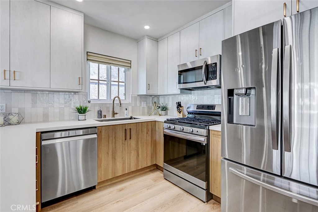 875 W 1st Street
