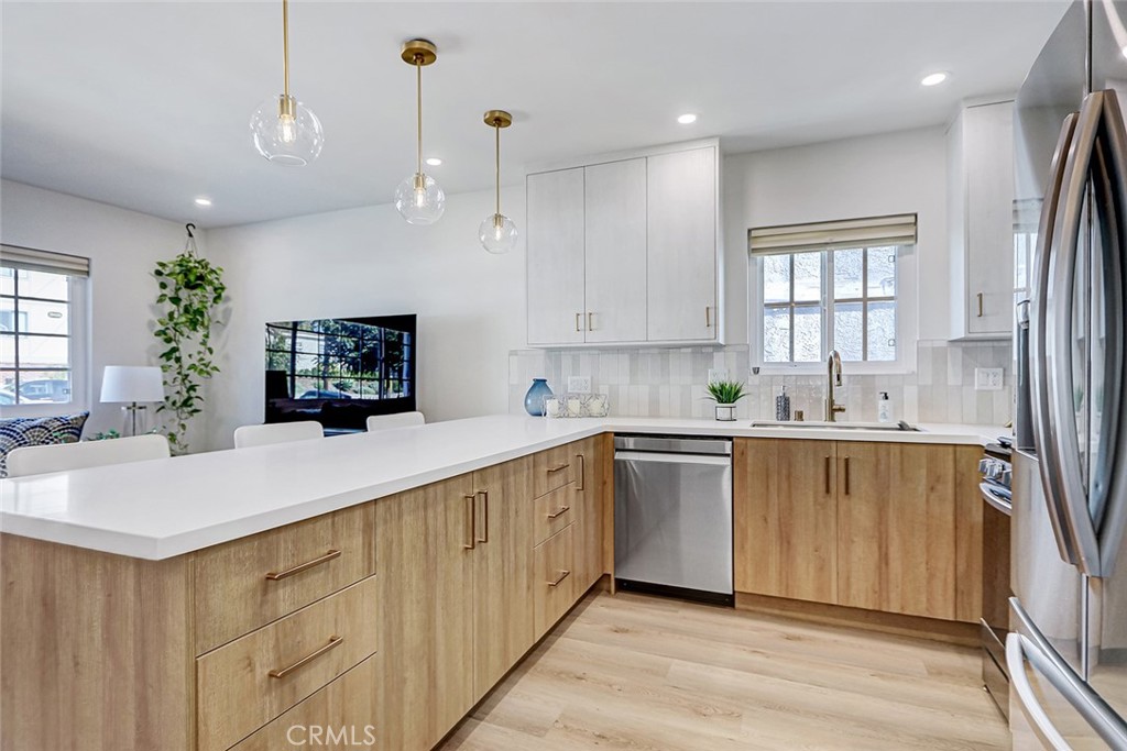 875 W 1st Street
