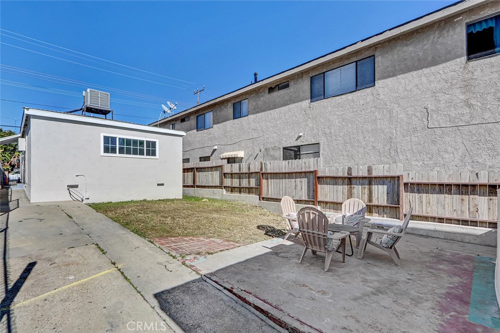 875 W 1st Street
