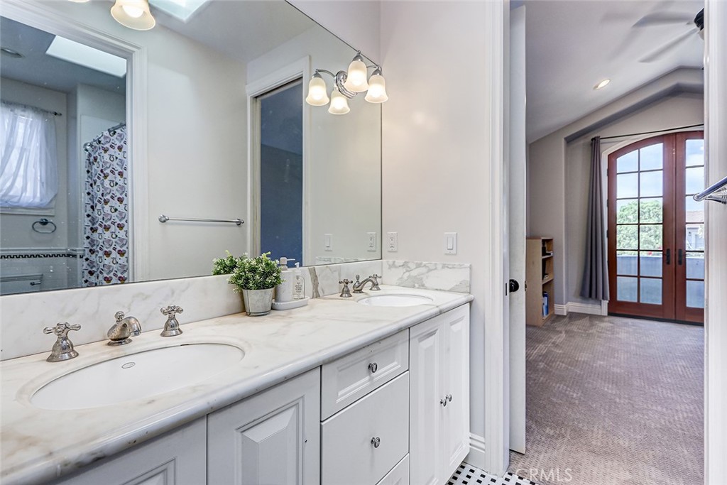 3404 N Poinsettia Avenue