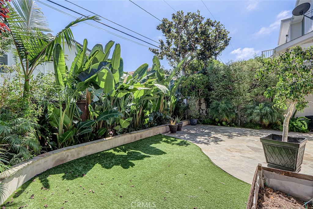 3404 N Poinsettia Avenue