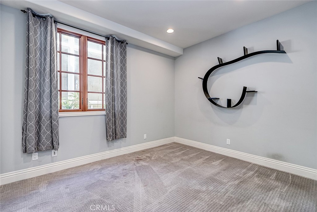 3404 N Poinsettia Avenue