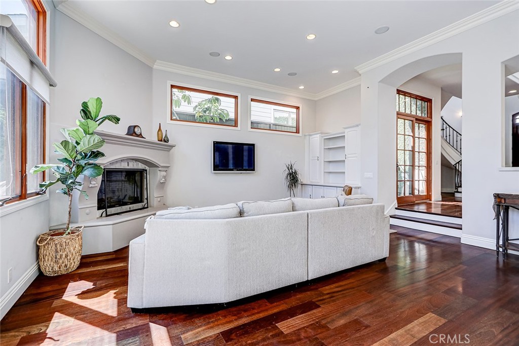 3404 N Poinsettia Avenue