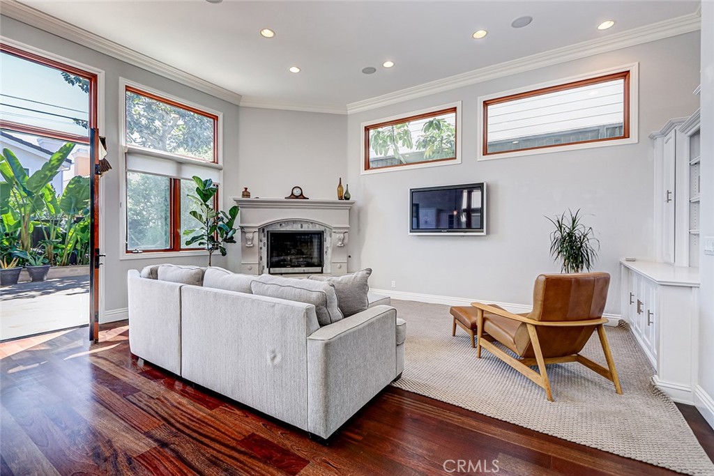 3404 N Poinsettia Avenue