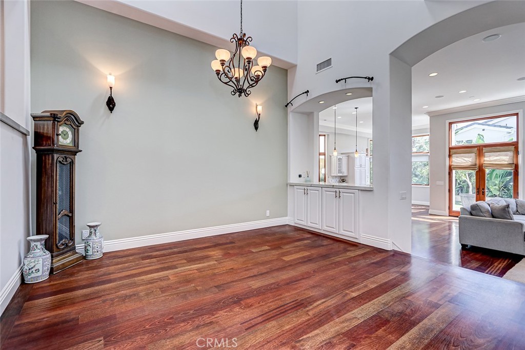 3404 N Poinsettia Avenue