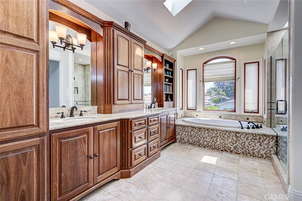 3404 N Poinsettia Avenue