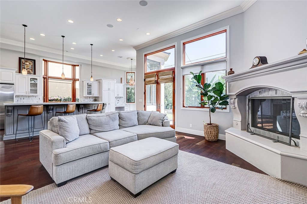 3404 N Poinsettia Avenue