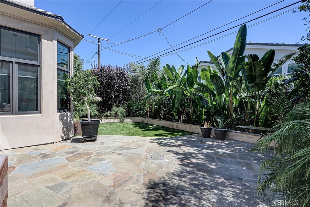 3404 N Poinsettia Avenue