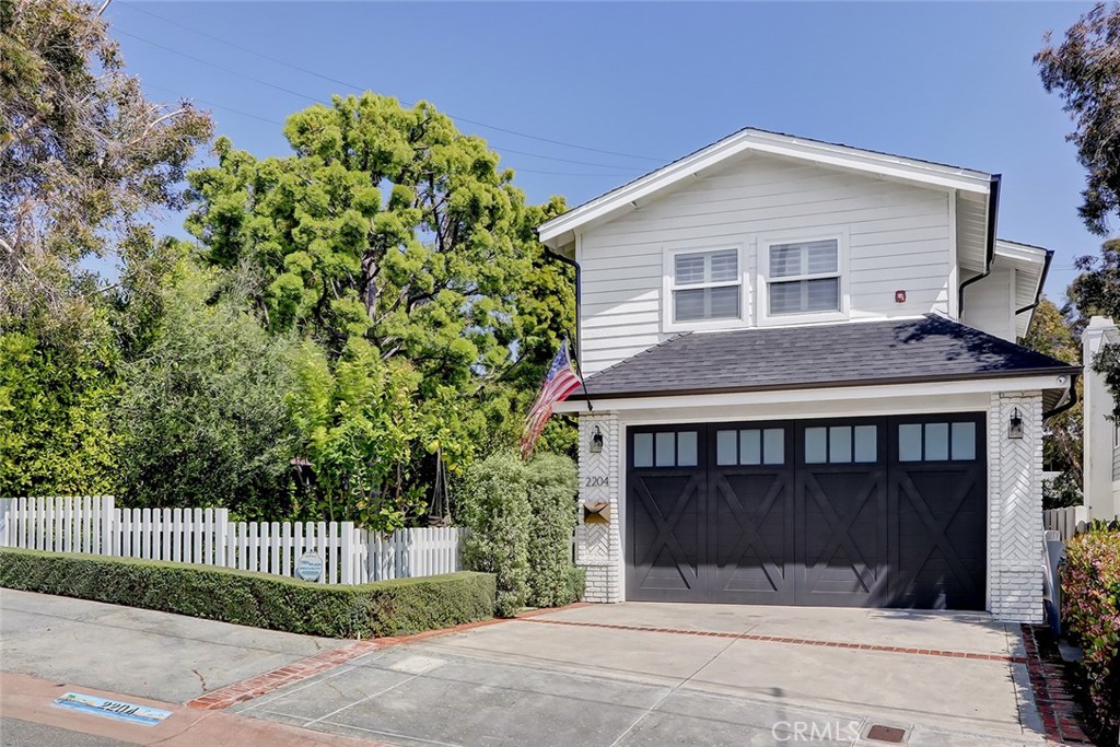 2204 Oak Avenue