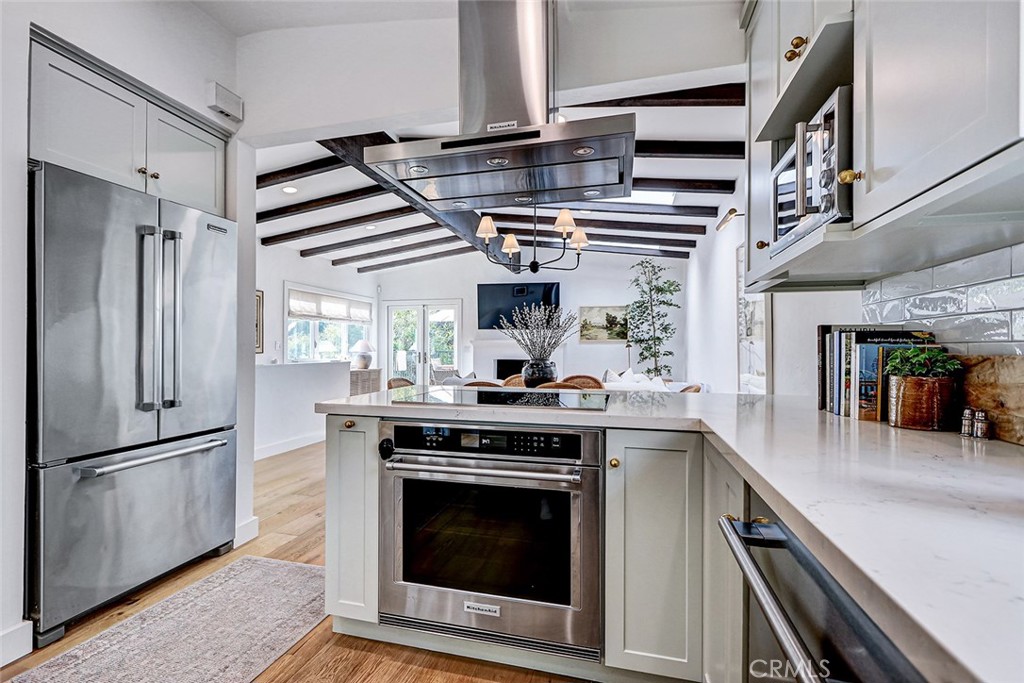 3211 N Valley