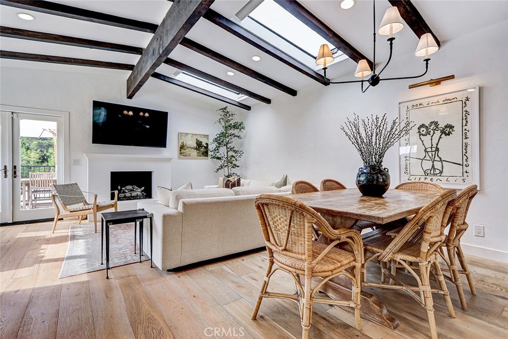 3211 N Valley
