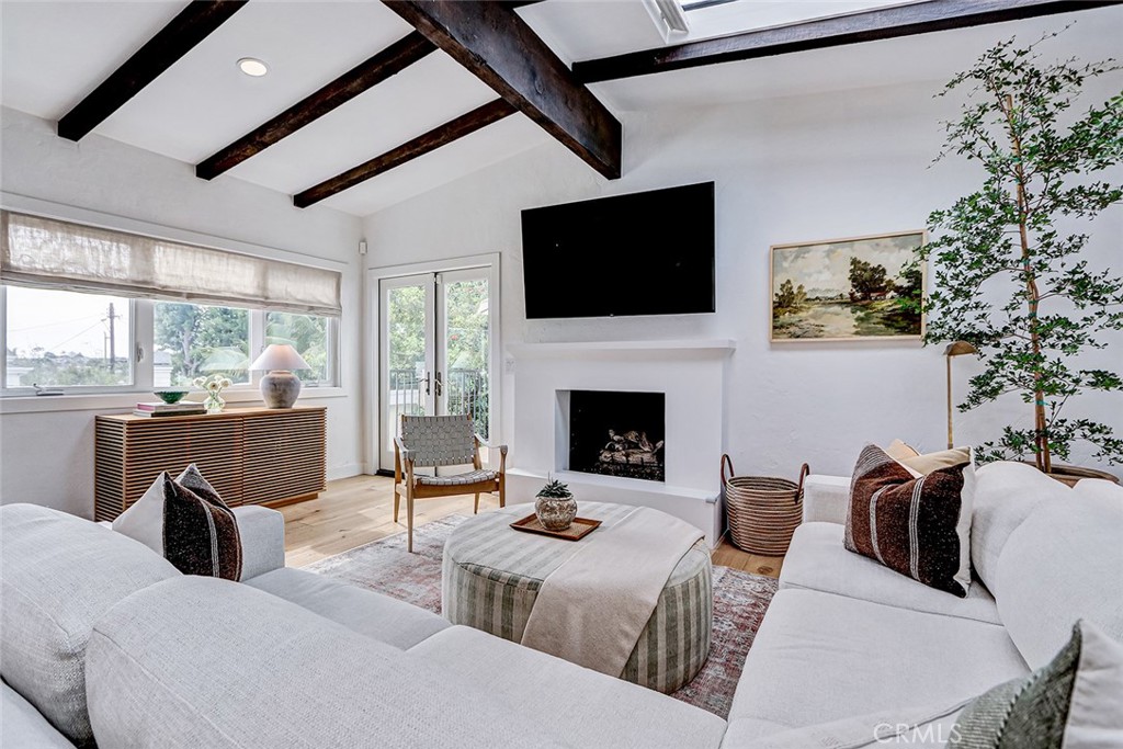 3211 N Valley