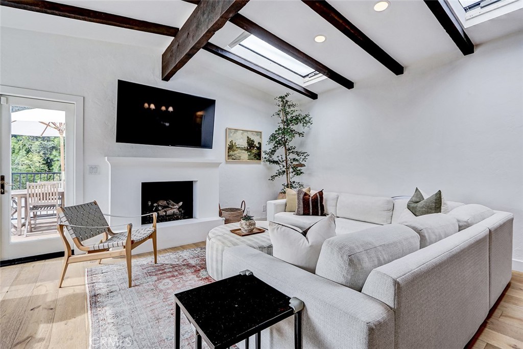 3211 N Valley