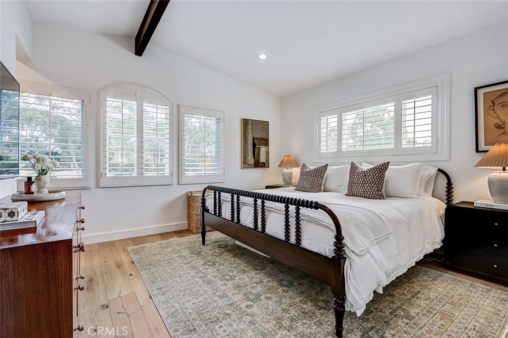 3211 N Valley