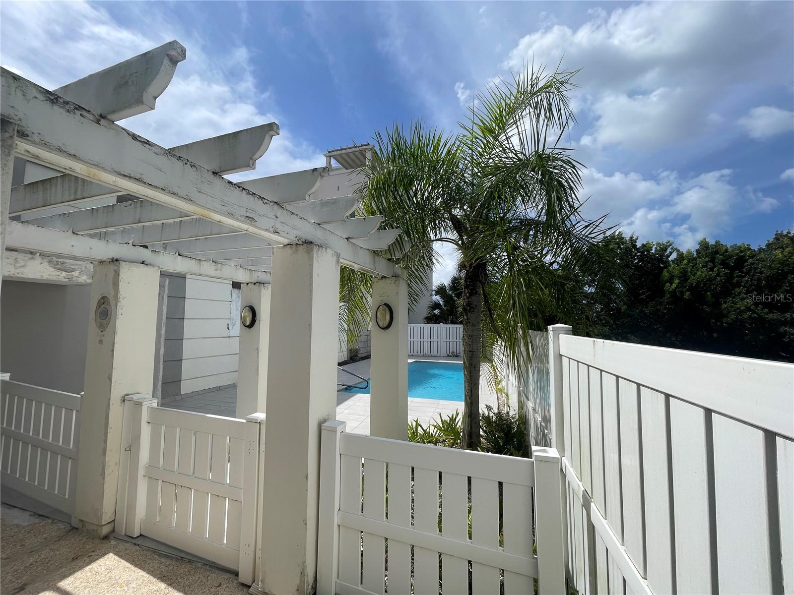 9VF8+4CQ 197 CARR 833 ST #H-2