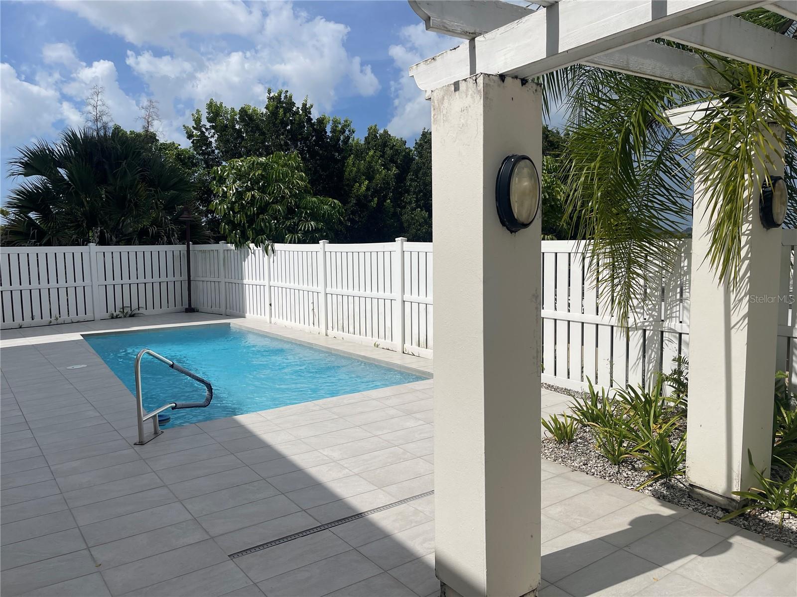 9VF8+4CQ 197 CARR 833 ST #H-2