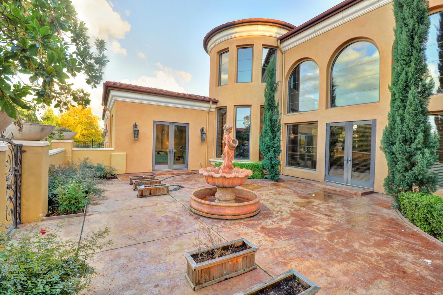 8815 Bella Terra Place