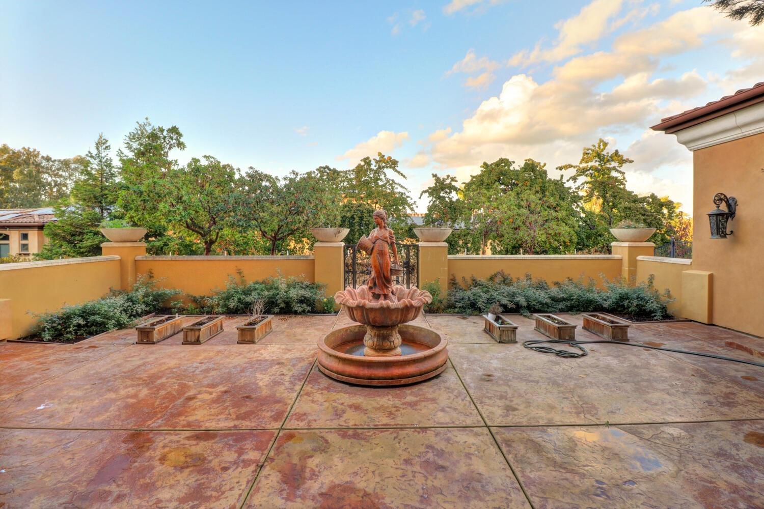 8815 Bella Terra Place