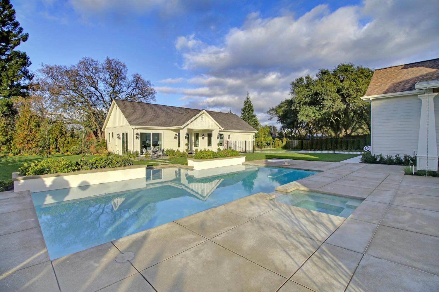 5500 Oakbrooke Court