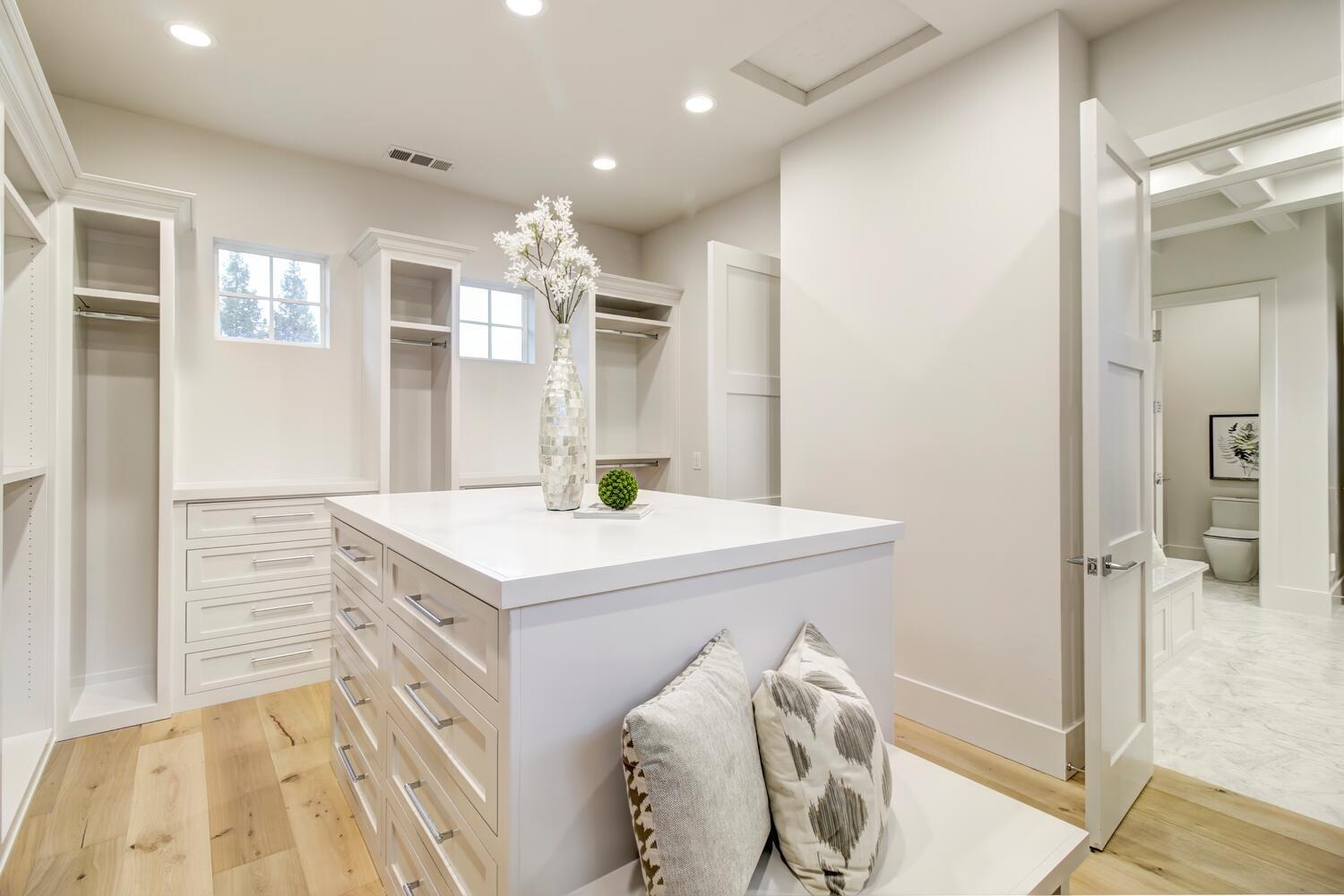 5500 Oakbrooke Court