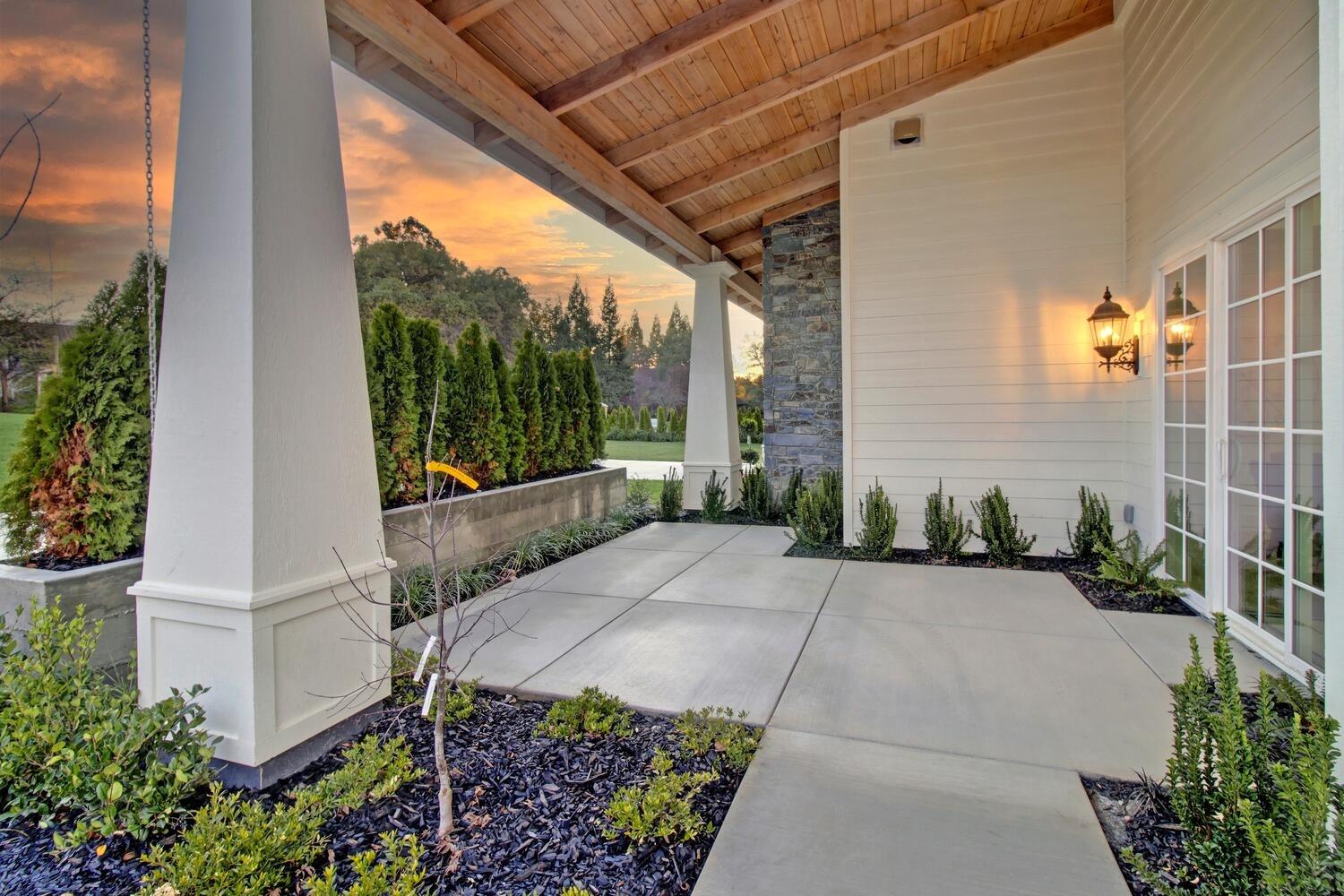 5500 Oakbrooke Court