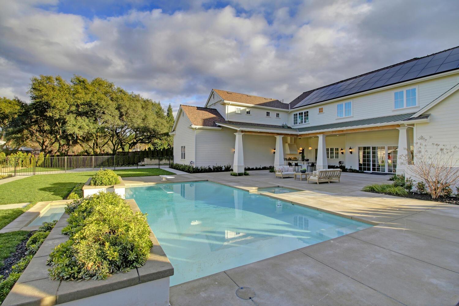 5500 Oakbrooke Court