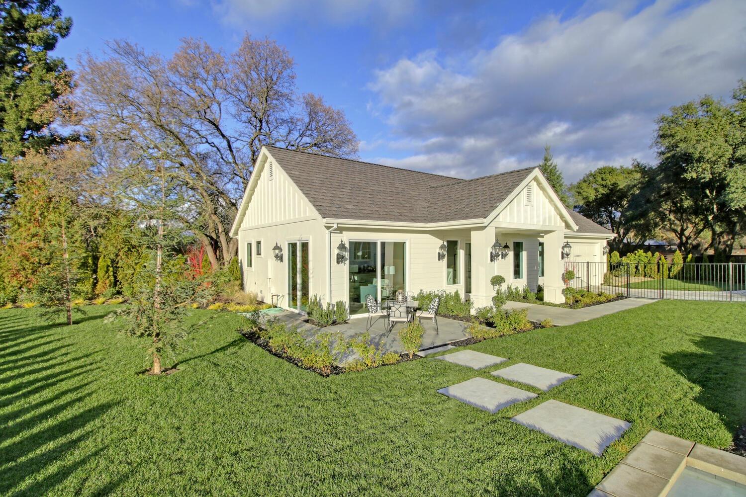 5500 Oakbrooke Court