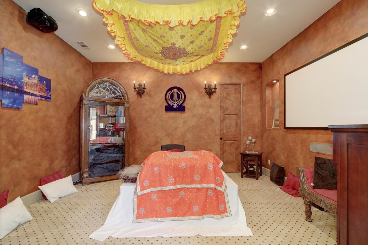 9210 Silverwood Court