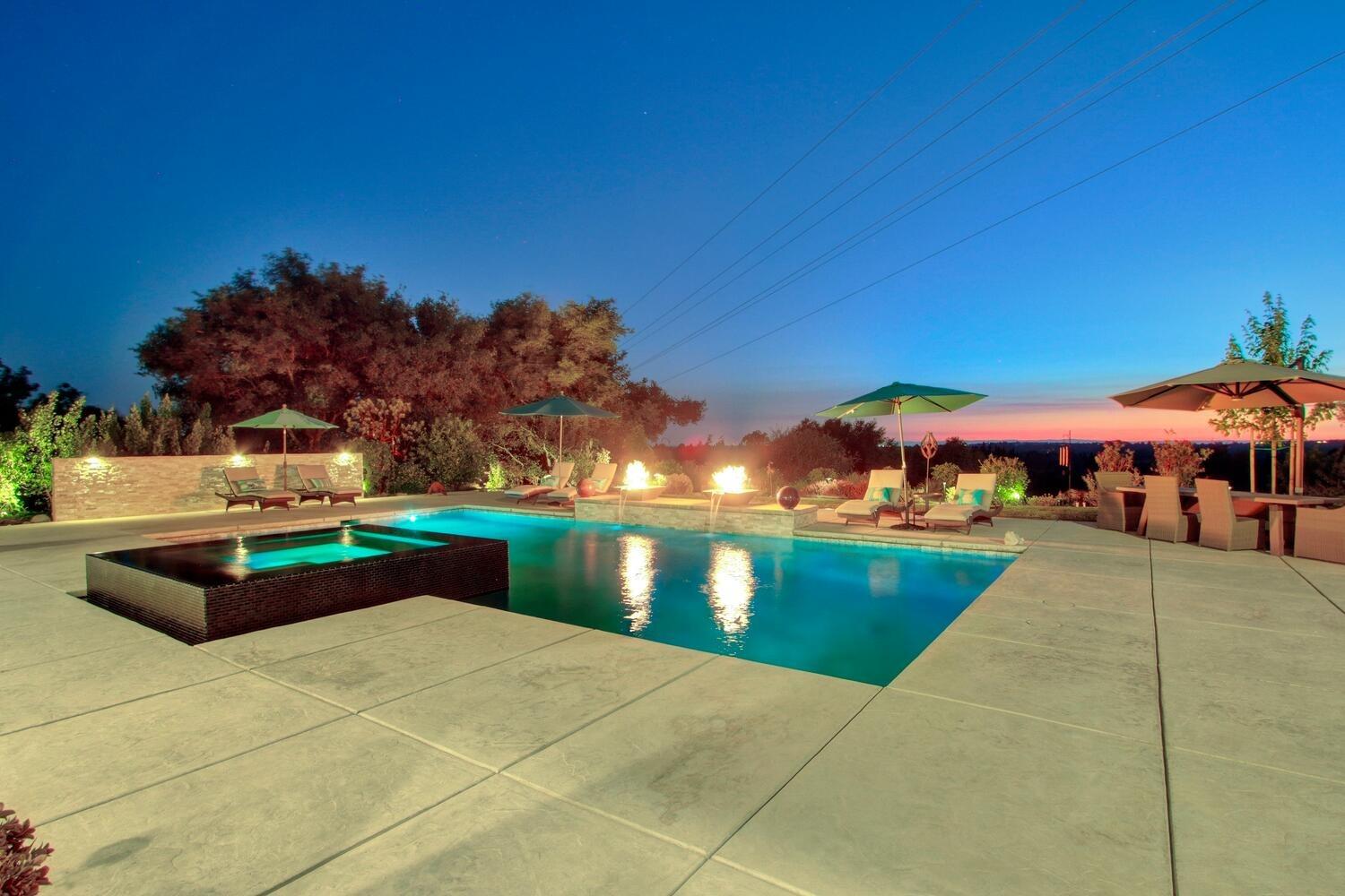 9325 S Los Lagos Circle