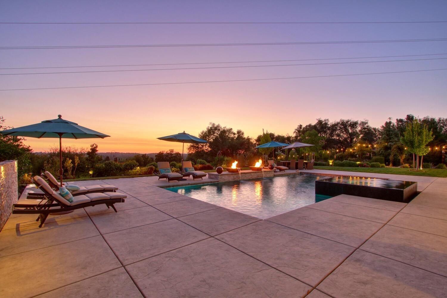 9325 S Los Lagos Circle