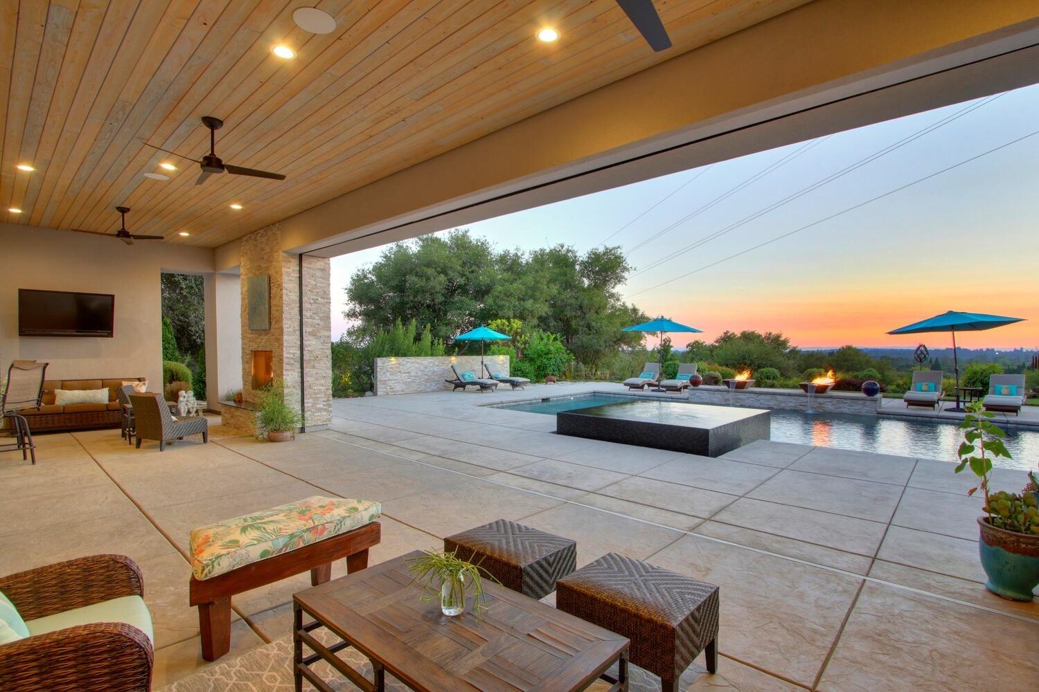 9325 S Los Lagos Circle