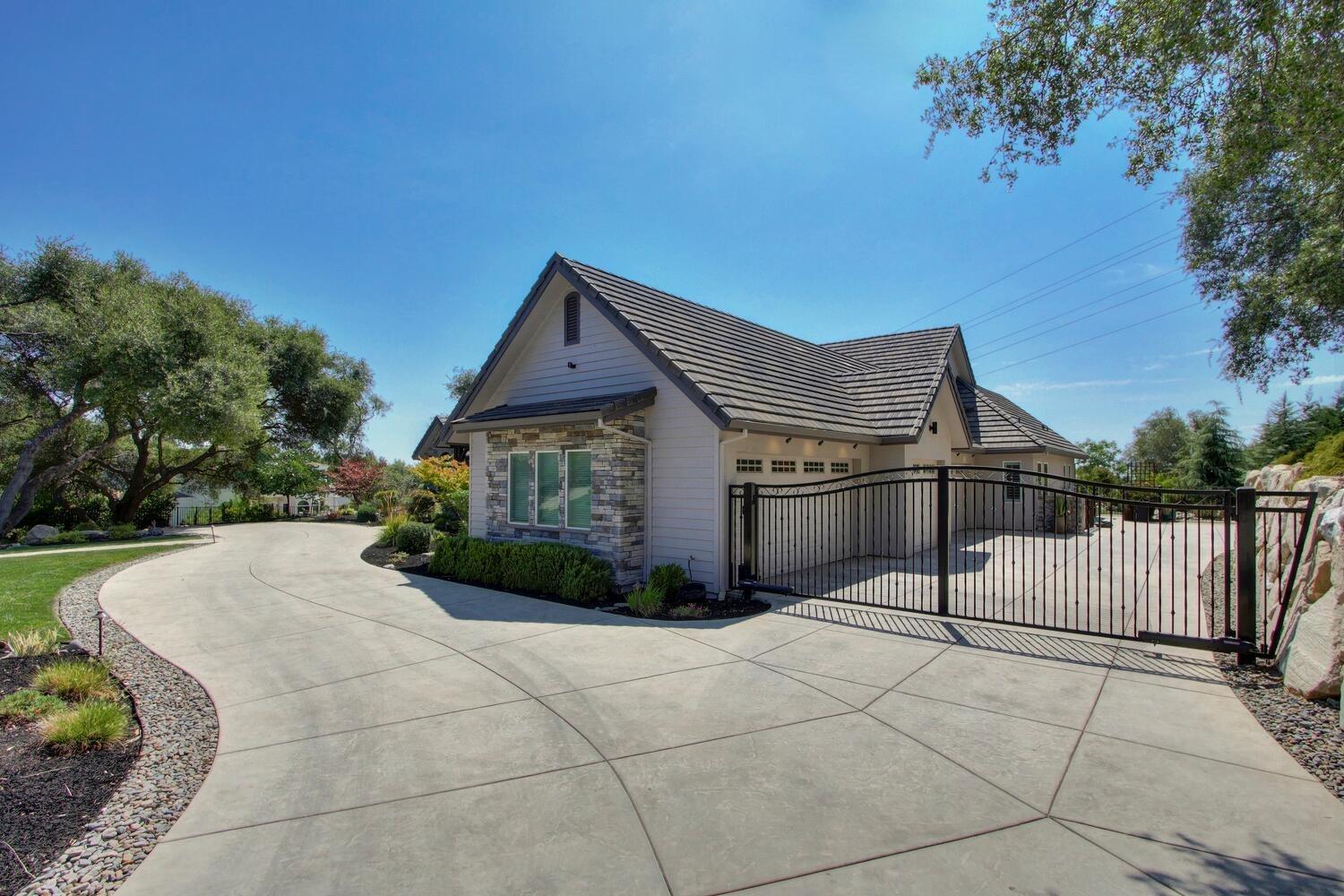 9325 S Los Lagos Circle