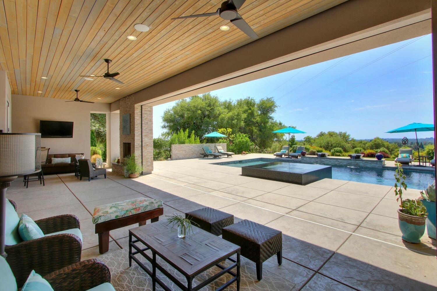 9325 S Los Lagos Circle