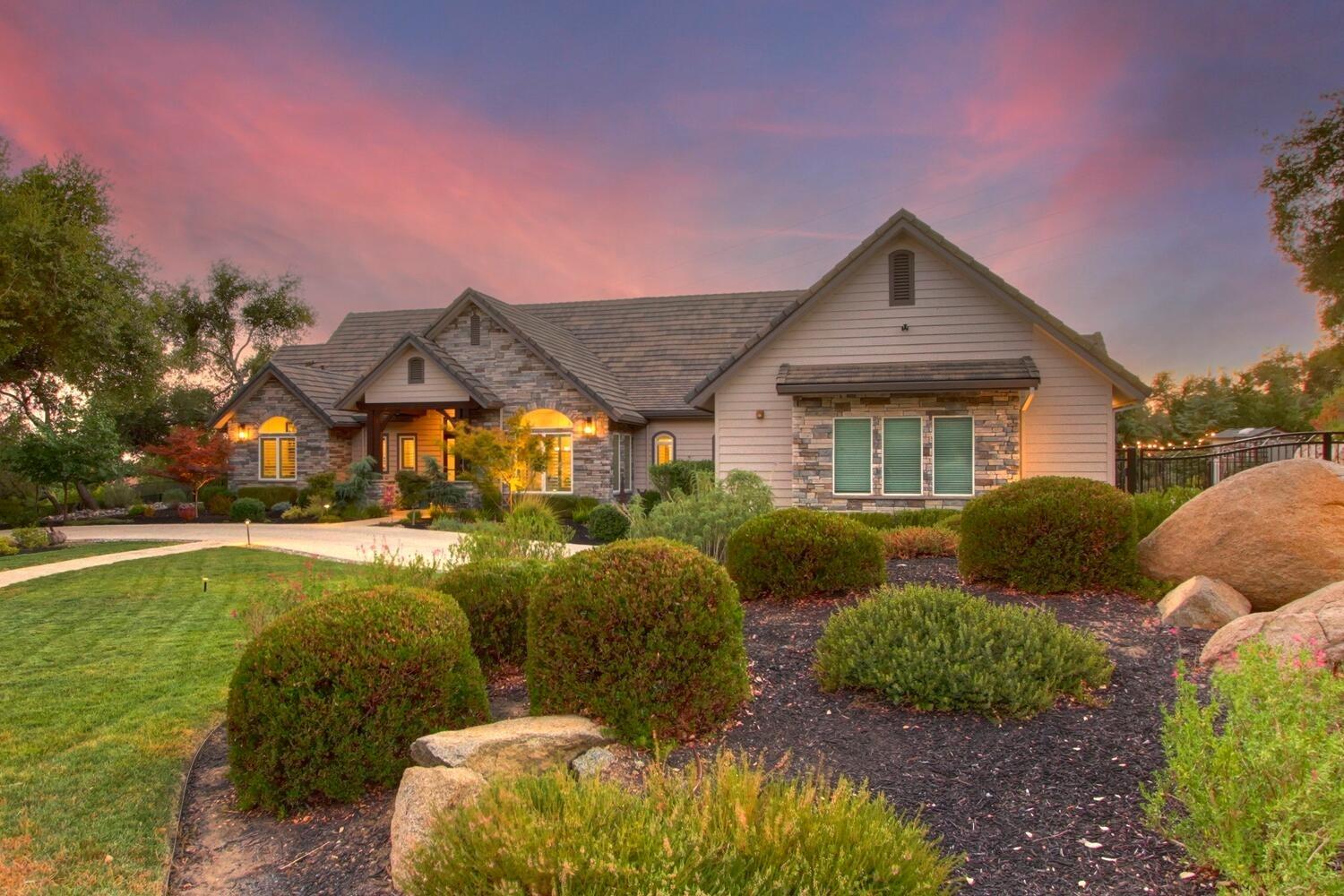 9325 S Los Lagos Circle